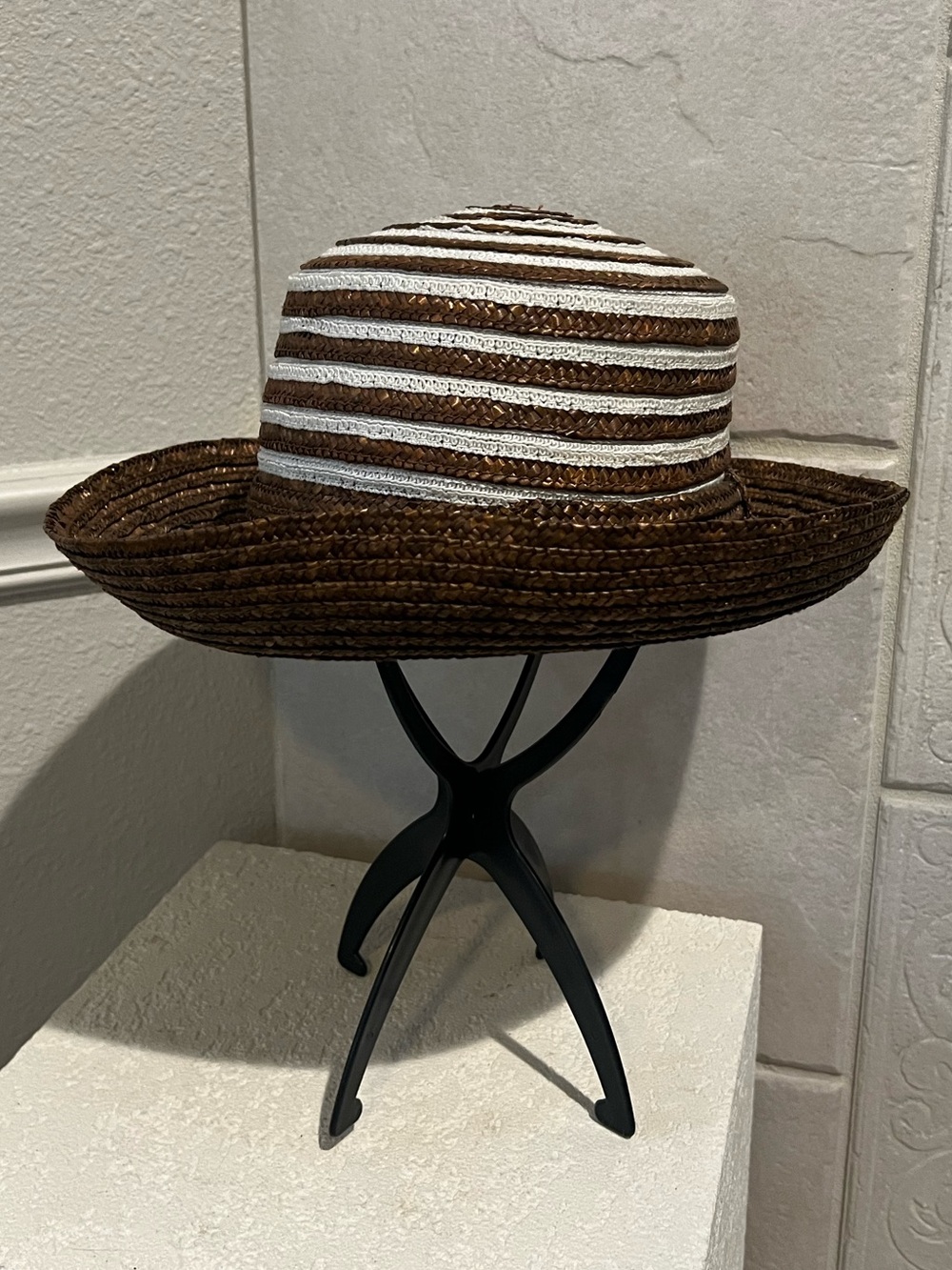 Ladies straw brown & white summer striped summer hat with brim
